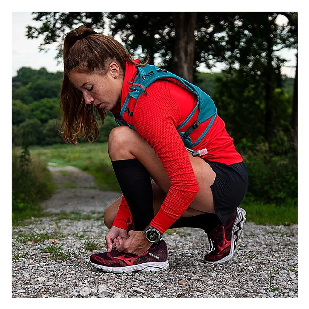 Часы для экстремальных видов спорта Garmin Enduro стальной корпус и серый нейлоновый ремешок UltraFit 010-02408-00