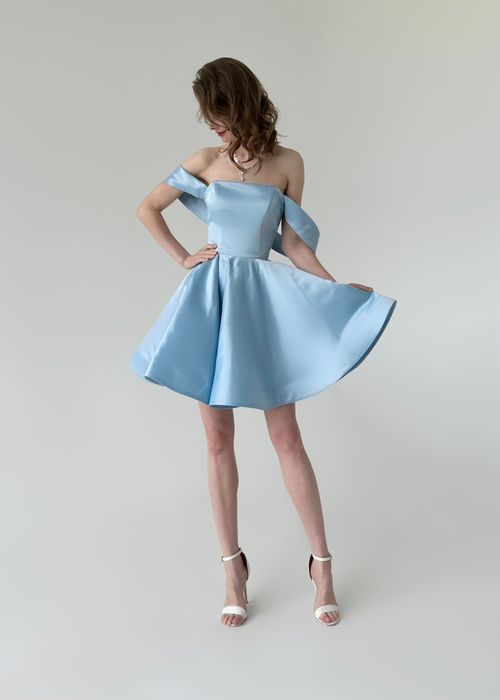 Нарядное платье со спущенными плечами и пышной юбкой (голубой)