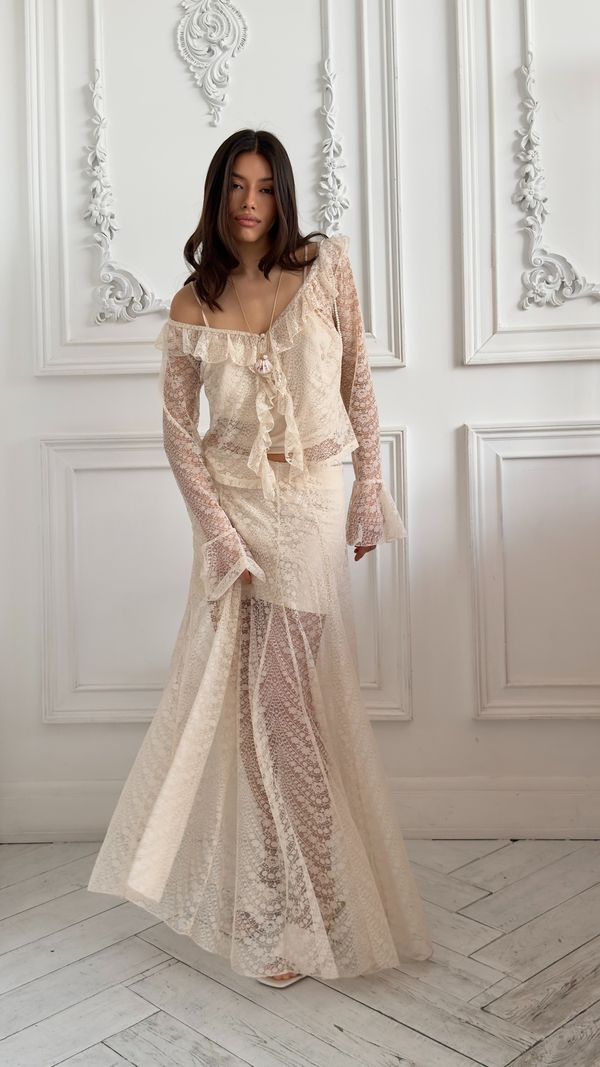 Костюм из гипюра 