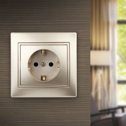 Розетка Intro Plano 1-202-04 с заземлением 2P+E Schuko, 16А-250В, IP20, СУ, шампань