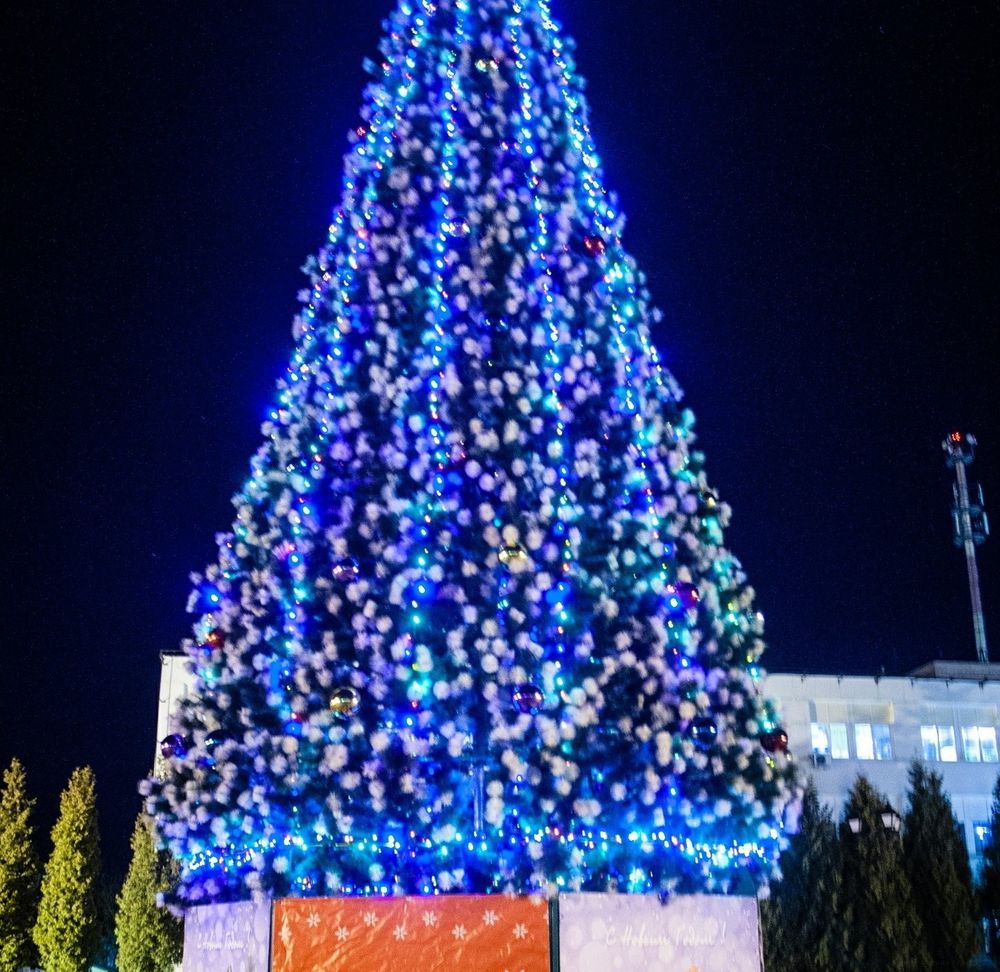 Уличная елка каркасная "Уральская сосна" (бело-зеленая леска) 4 м