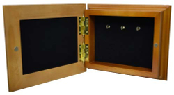 Деревянная ключница "Домик охотника" малая