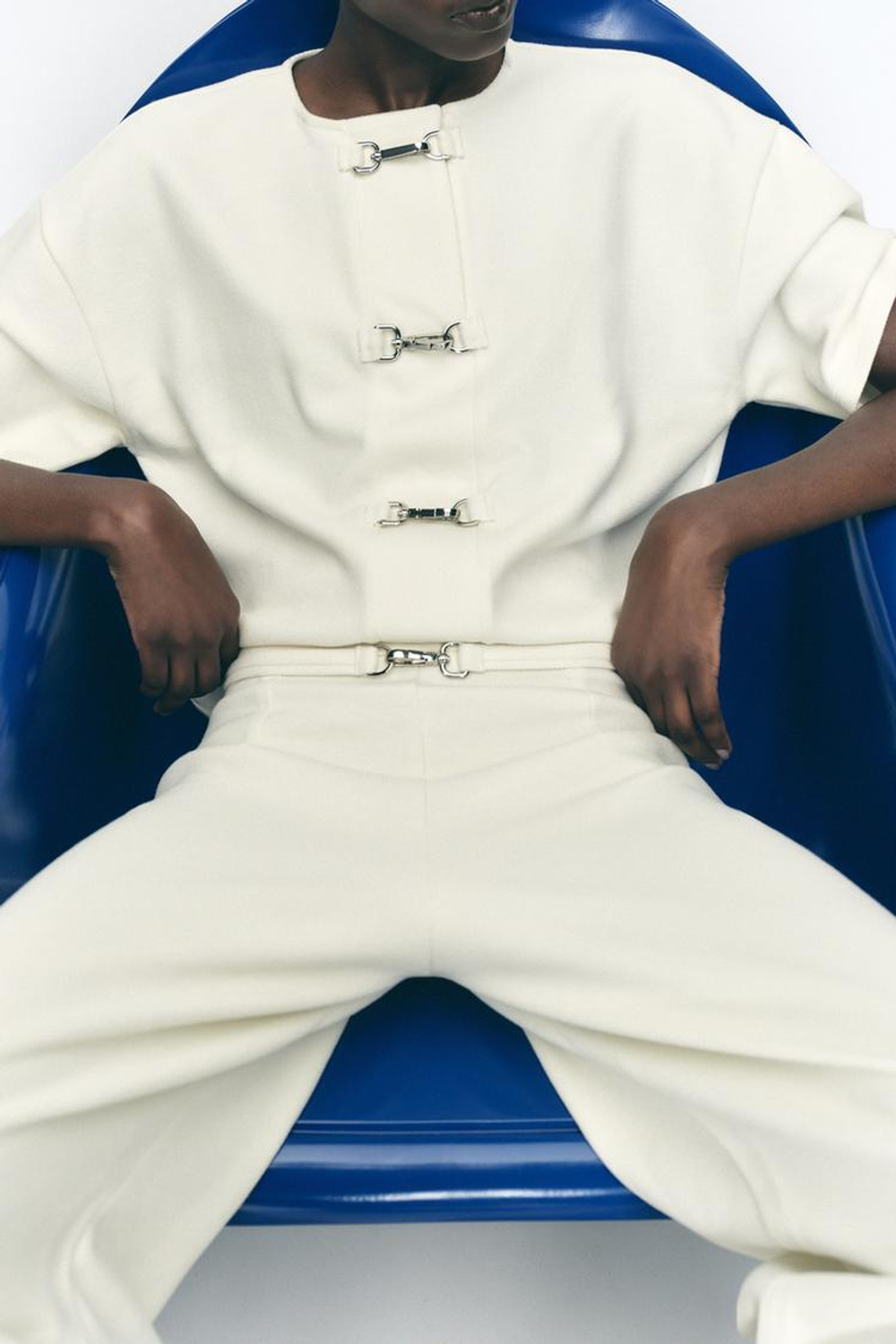 ZARA ТОП С КОРОТКИМИ РУКАВАМИ И ПРЯЖКАМИ, ЭКРЮ