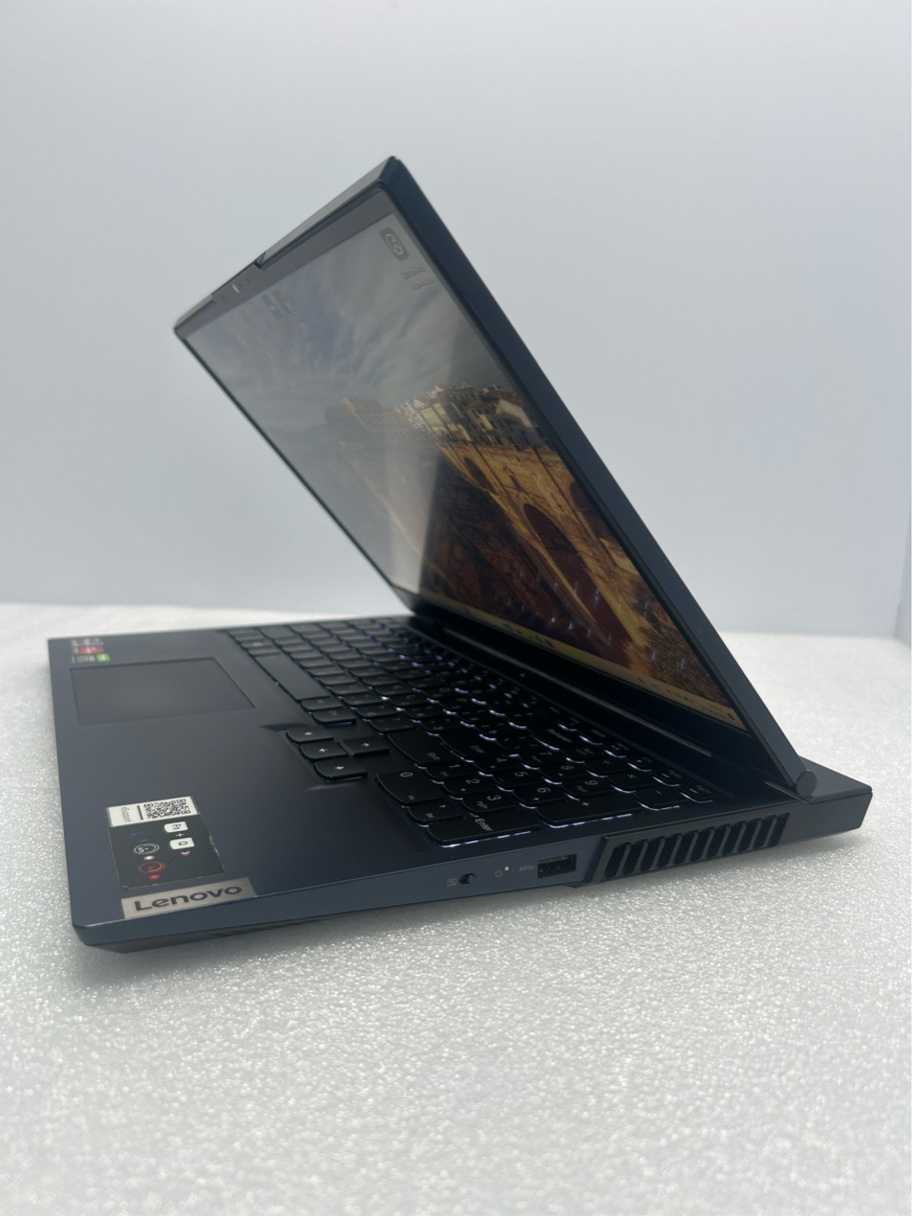 Ноутбук Lenovo Legion 5-15ACH6 (82JW00CGRU) 15.6"/ AMD Ryzen 5 5600H/RAM 8 GB/SSD 512 GB/Nvidia RTX3050 4GB/1920x1080/IPS 165 Hz/Windows 10/Подсветка кл-ры:LED/синий. Состояние: Уценка/небольшой след. на матрице от клавиатуры/C1