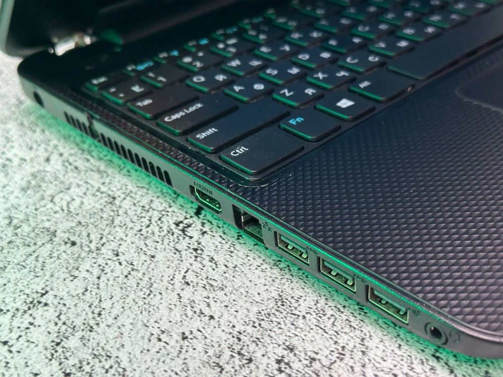15.6" Уценённый ноутбук Dell Inspiron 3537 (1366x768, Intel Core i5-4200U, RAM 4ГБ, SSD 128ГБ, AMD Radeon HD 8670M 2GB, Win 10 Pro)