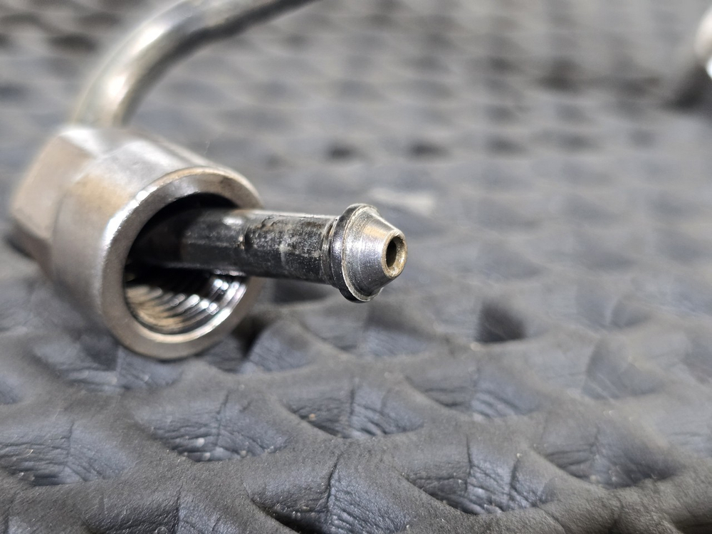 Трубка топливная