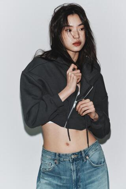 ZARA УКОРОЧЕННАЯ ТОЛСТОВКА С КАПЮШОНОМ, СЕРЫЙ