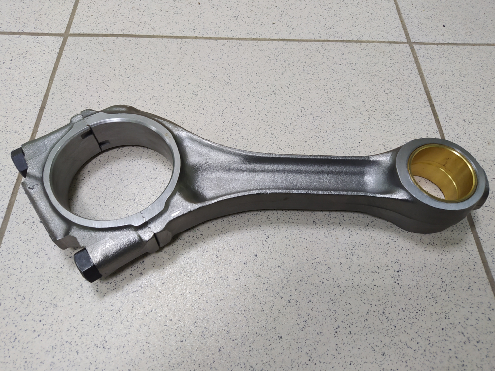 Шатун (латунная втулка) 236-1004045-Б2