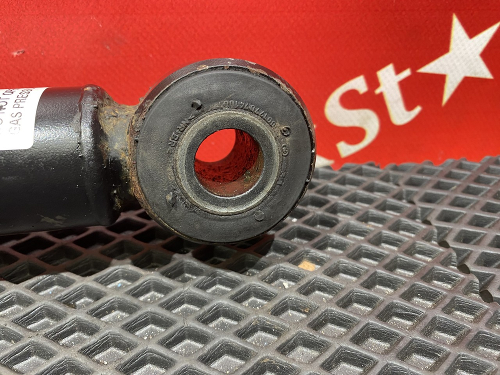 Подушка кабины передняя