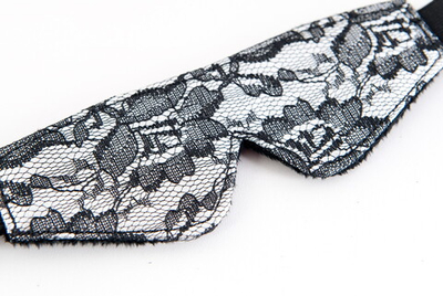 Серебристый кружевной набор: маска и флоггер (Цвет: серебристый с черным)