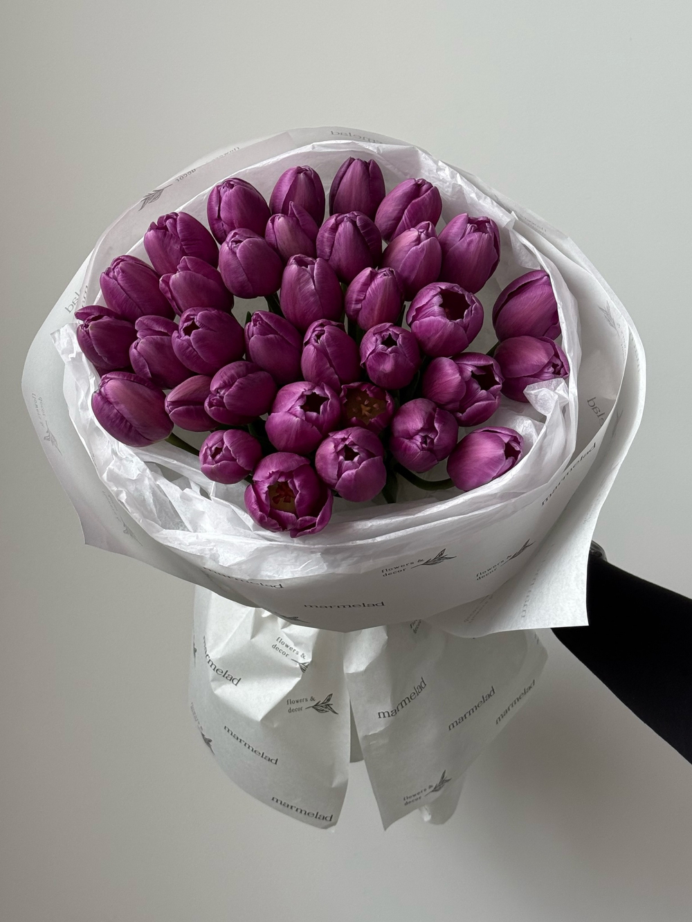 Букет из 35 фиолетовых тюльпанов