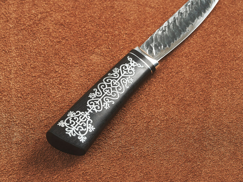 Якутский нож "Амга", сталь Х12МФ, рукоять черный мореный граб / орнамент