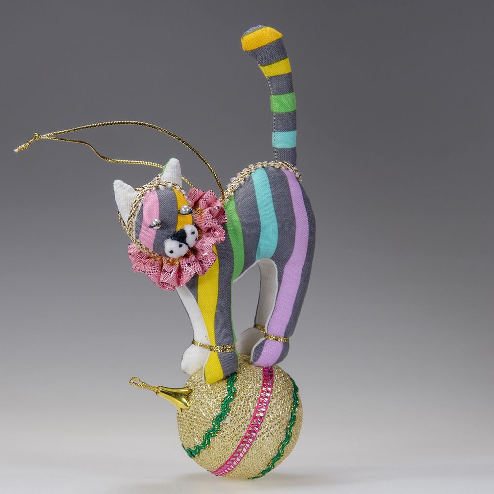 Ёлочная игрушка Кот на шаре