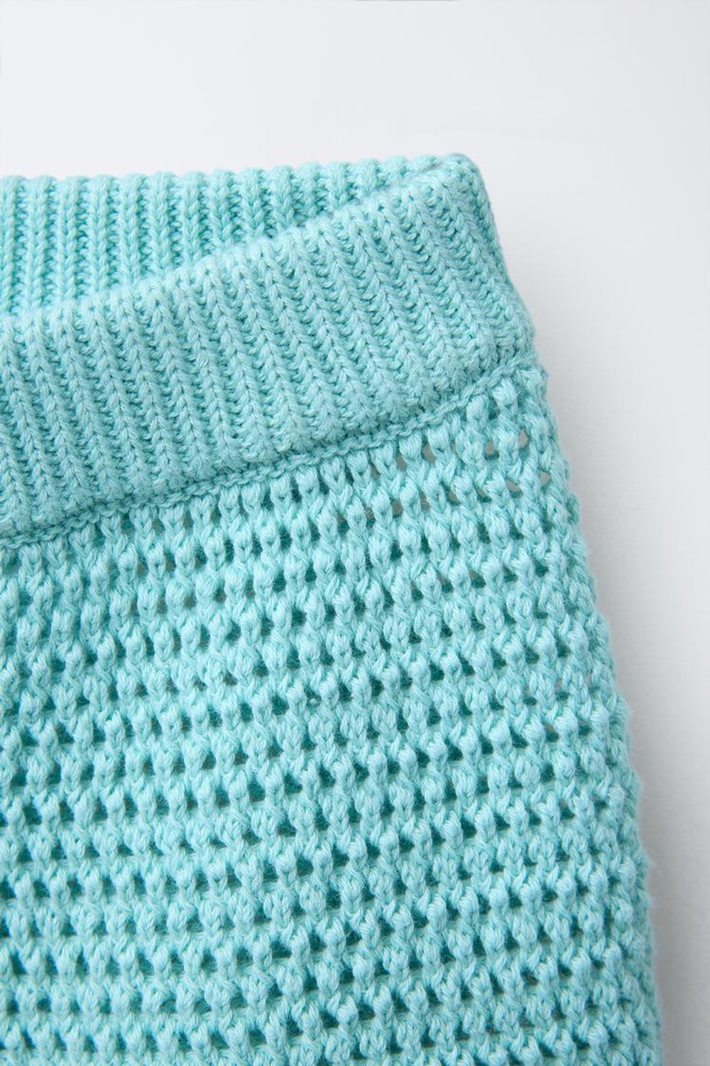 ZARA ТРИКОТАЖНЫЕ ШОРТЫ С КОНТРАСТНОЙ ОКАНТОВКОЙ, СВЕТЛО-БИРЮЗОВЫЙ