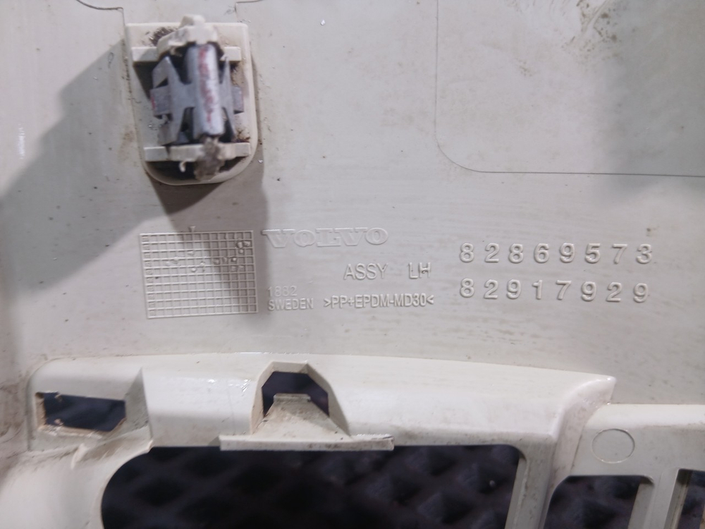 Накладка на заднюю стойку левая