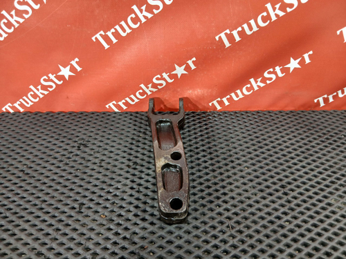 Кронштейн амортизатора нижний левый 2023г