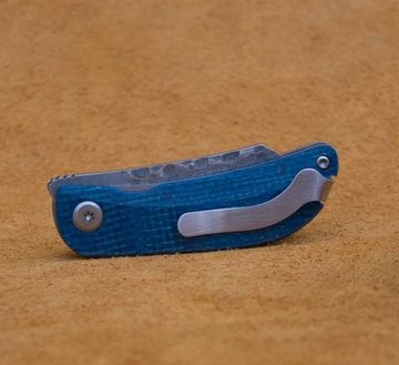 Складной нож Mcusta Petit damascus c клинком из стали VG-10 San Mai (Laminated Stainlesss Damascus) рукоять Micarta