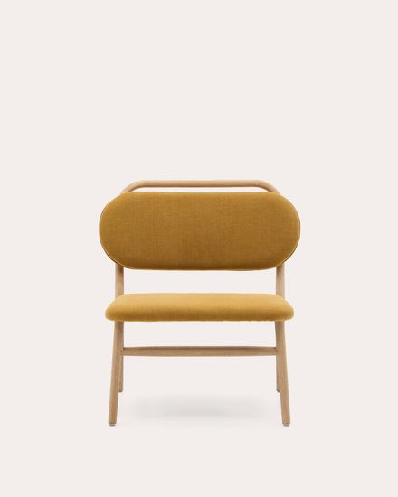 Кресло Helda из горчичного шенилла и массива дуба Испания La Forma
