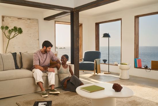 Чехол на 3-местный диван Zenira с подушками из хлопка и льна бежевого цвета, 230 см