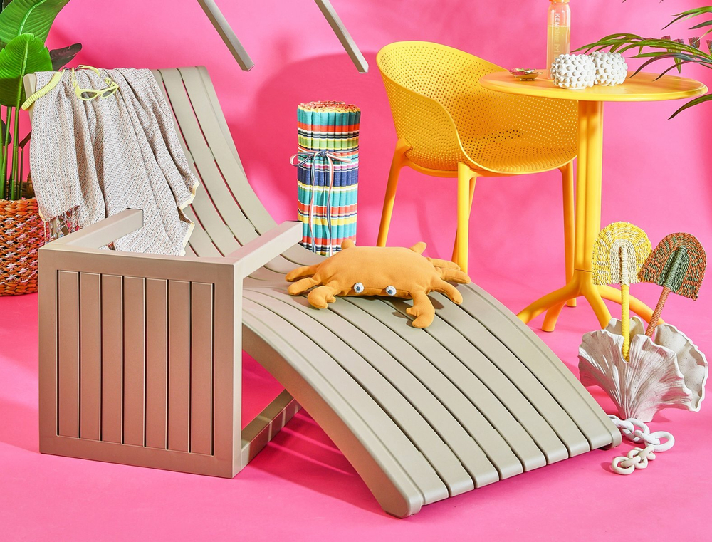 Столик пластиковый для лежака Siesta Contract Ocean Side Table, бежевый