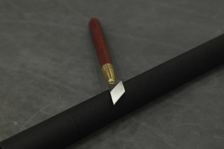 Скальпель для работы с кожей