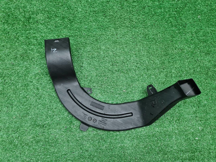 Воздуховод правый Land-Rover Discovery Sport 19-нв