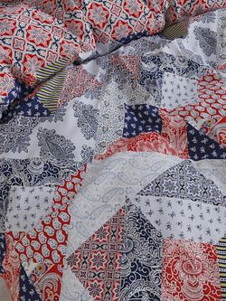 Постельное белье  перкаль Сказка "Пэчворк/Султан (красный)" семейное  Наволочка 50x70 см 2 шт  Простынь на резинке 160x200 см  Пододеяльник 145x215 см 2шт