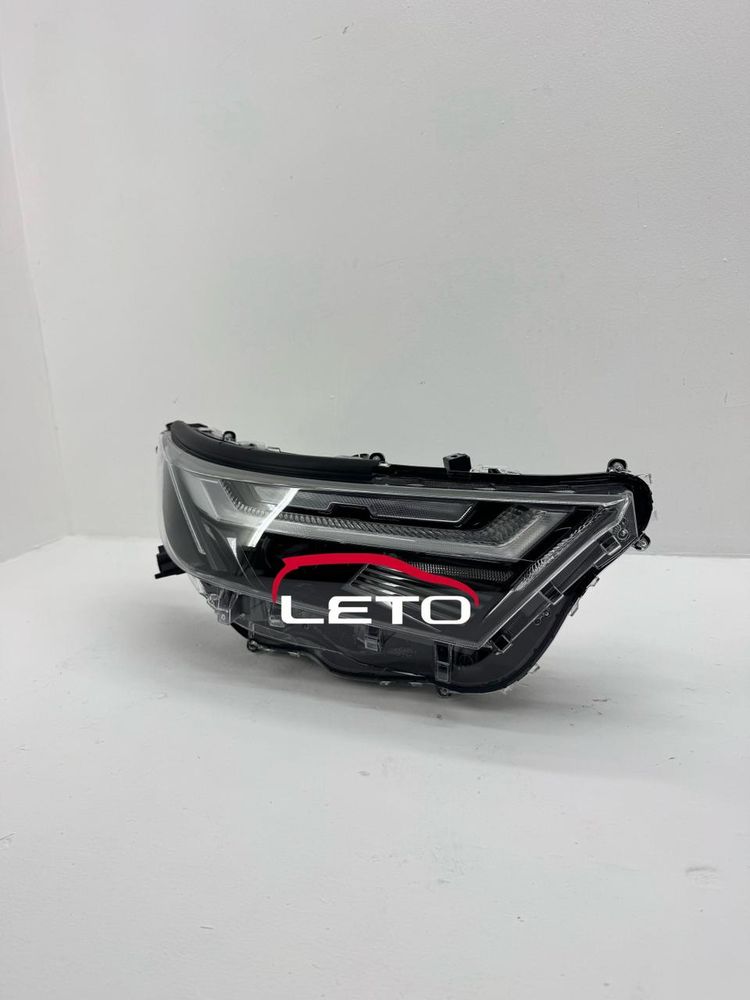 Фара (RH) LED (самые новые фары) 81145-42E10 8114542E10