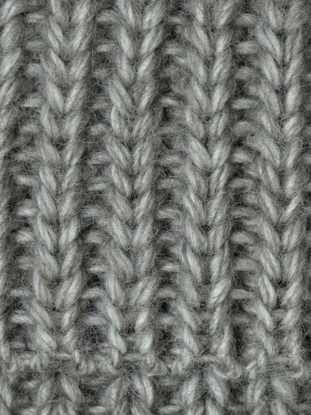 Шапка для мальчика с козырьком на осень