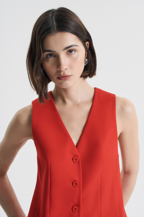 Жилет приталенный