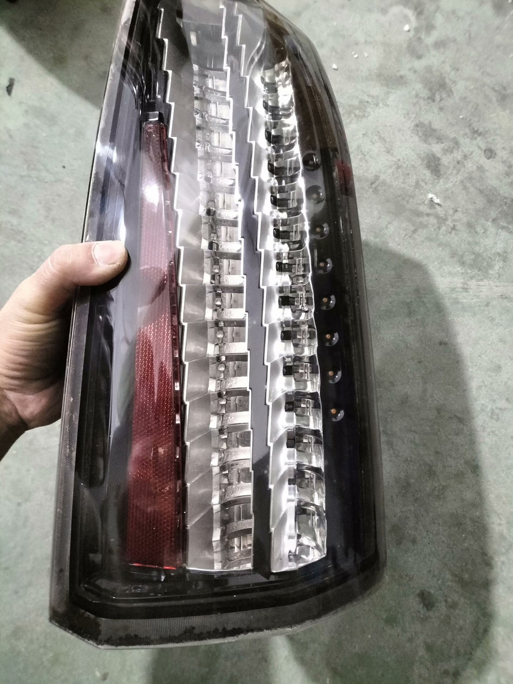 Задний фонарь (стоп, габарит) Cadillac SLS