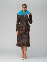 Пальто из цветного твида с меховым воротником и поясом