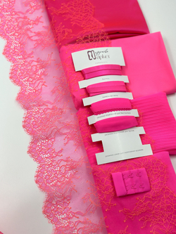 Кружево шантильи розовое неоновое с оранжевой нитью неэластичное ширина 22 см купон 2.9 м