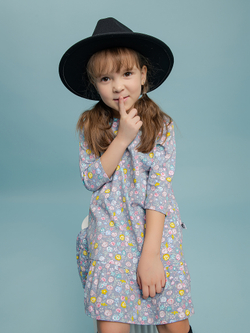 Платье с воланом "Розы на сером"