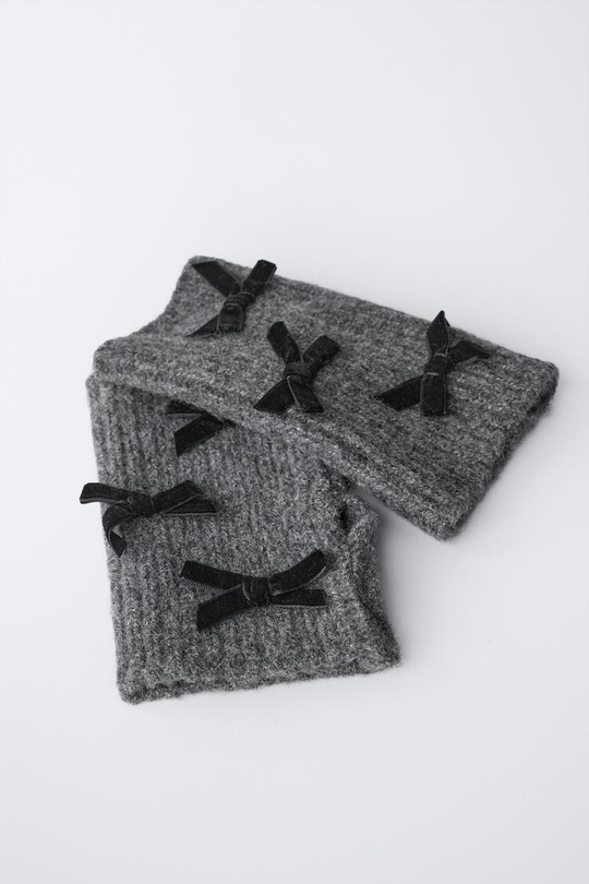 ZARA ВЯЗАНЫЕ МИТЕНКИ С БАРХАТНЫМИ БАНТАМИ, АНТРАЦИТОВО-СЕРЫЙ