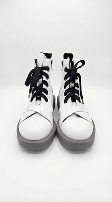Ботинки белые