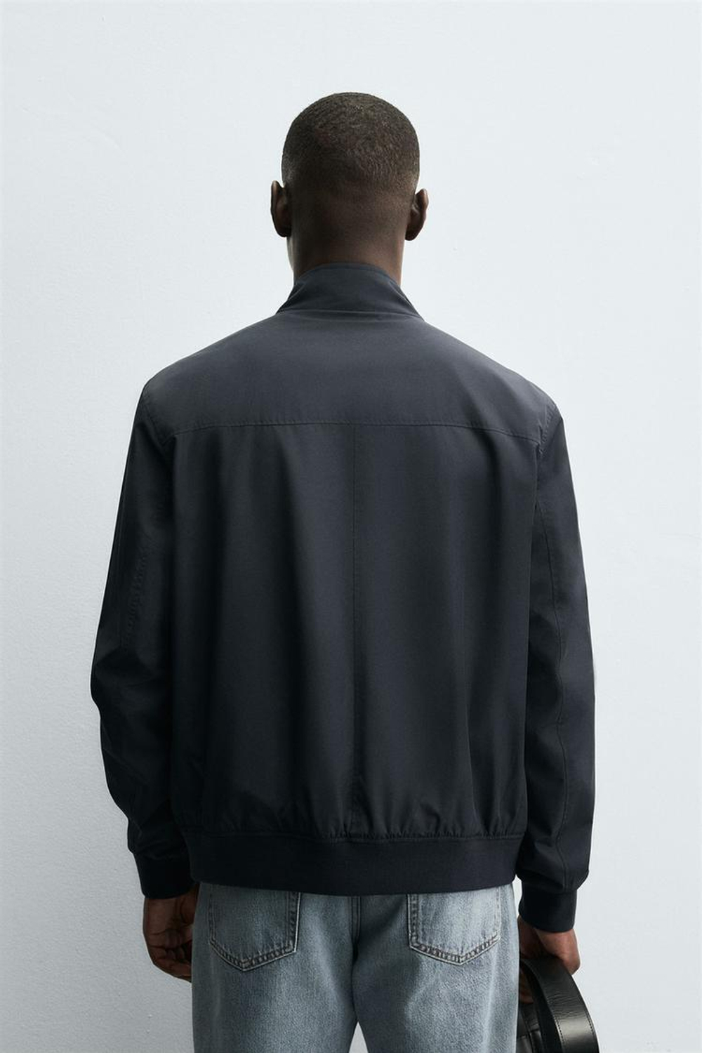 ZARA НЕПРОМОКАЕМАЯ КУРТКА ИЗ ТЕХНИЧЕСКОЙ ТКАНИ, МОРСКОЙ ТЕМНО-СИНИЙ