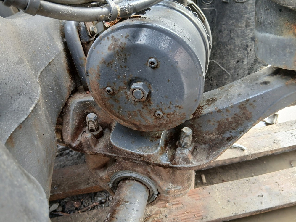 Кронштейн пневморессоры правый