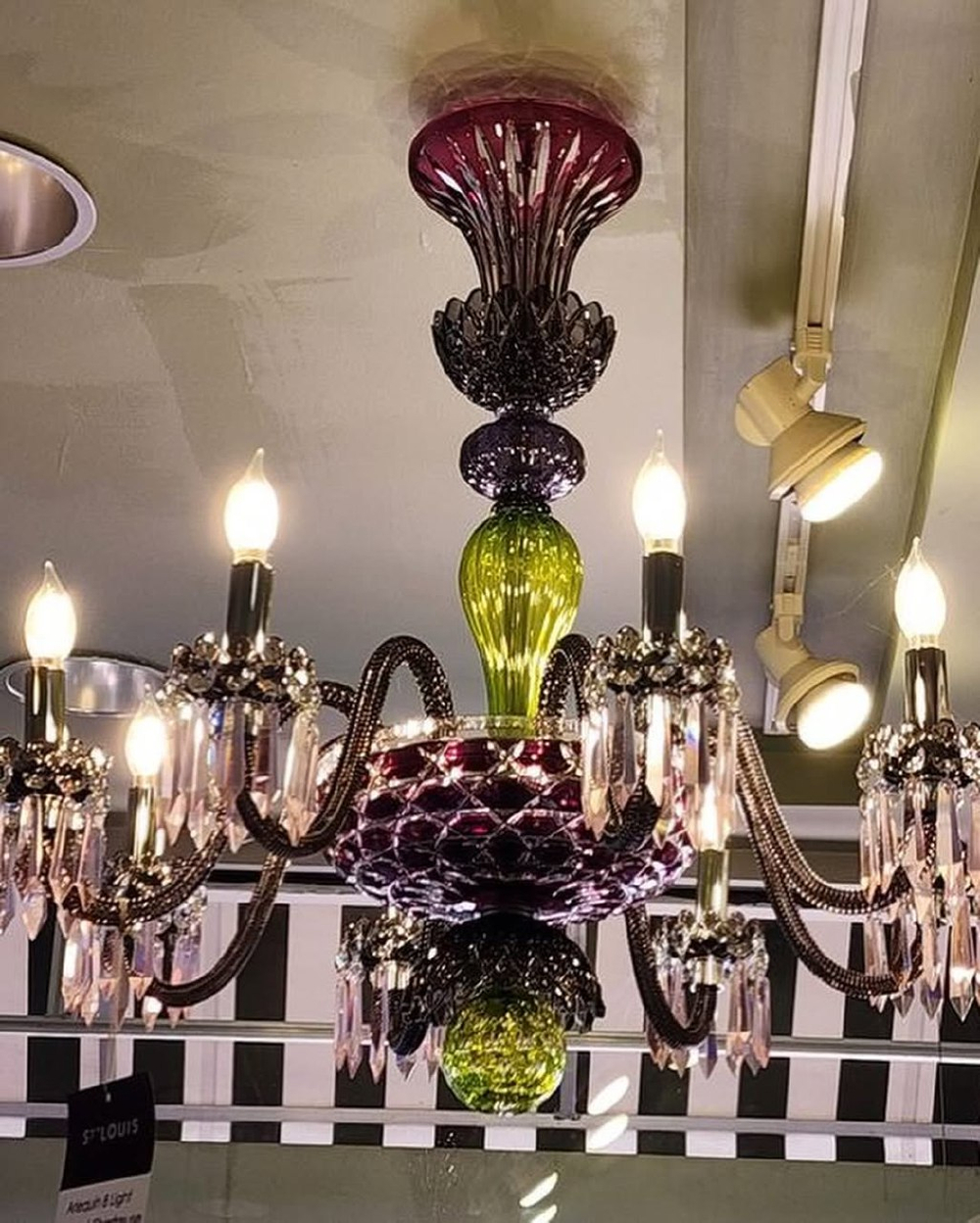 Эффектная люстра из цветного стекла ✨