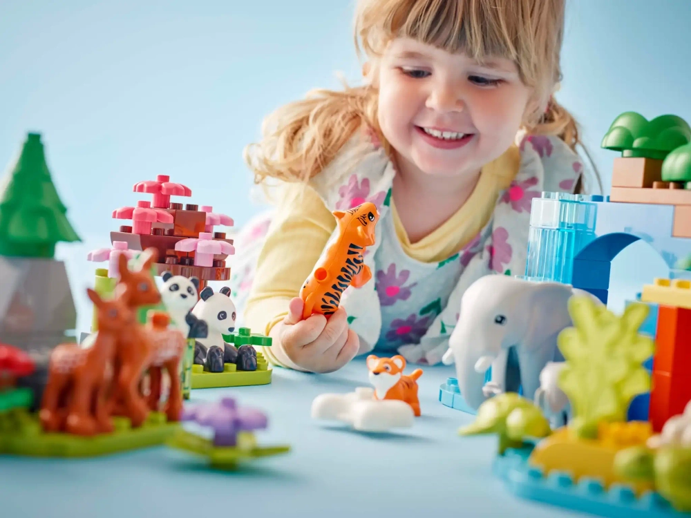 Конструктор LEGO Duplo 10446 Семейства диких животных 3в1