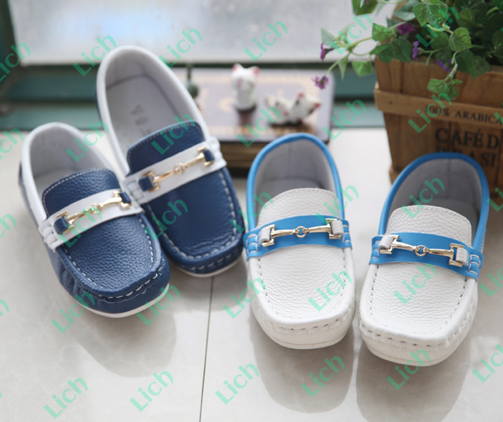 Мокасины двухцветные с золотистыми пряжками