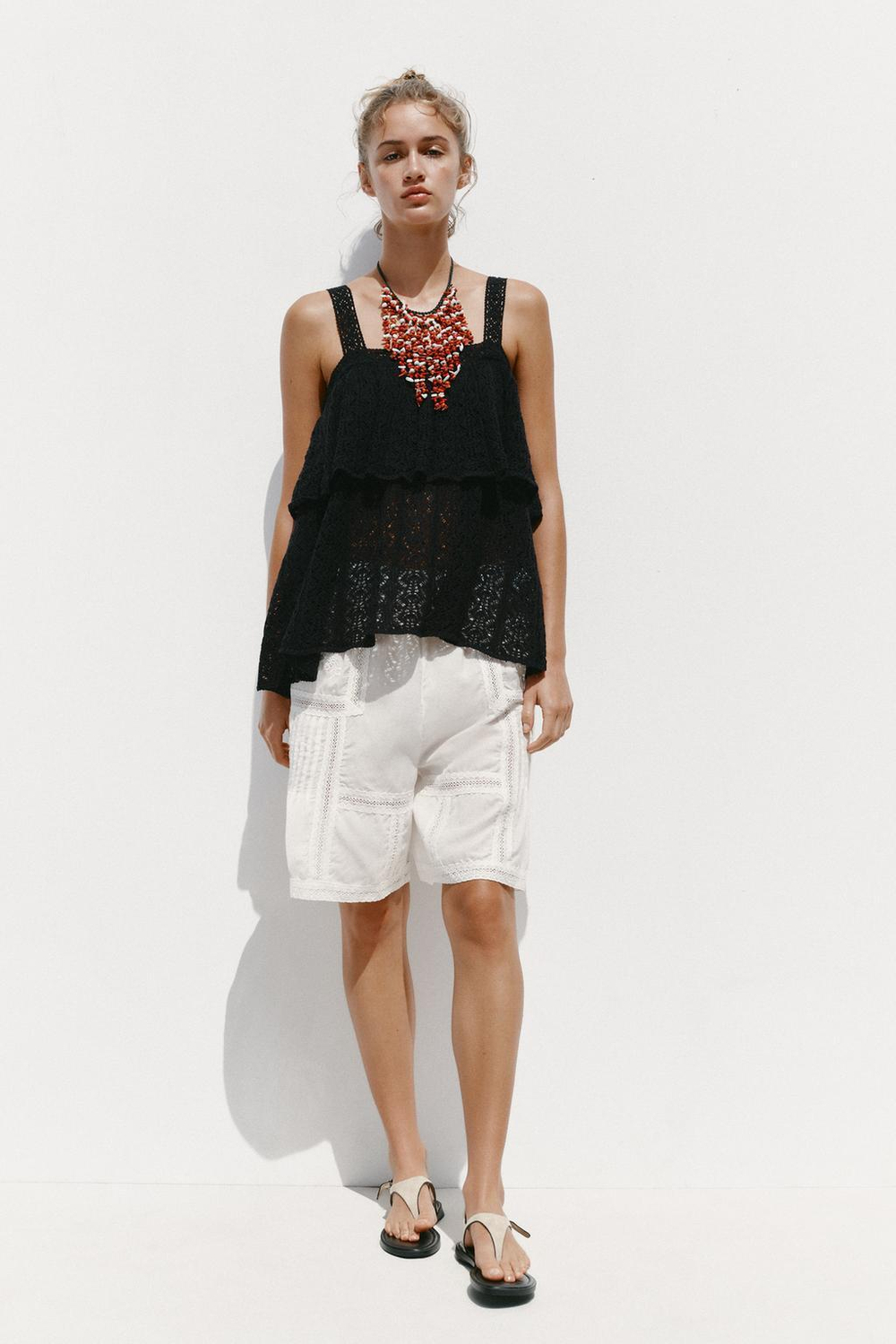 ZARA ТОП ИЗ АЖУРНОГО ТРИКОТАЖА С ВОЛАНОМ, ЧЕРНЫЙ