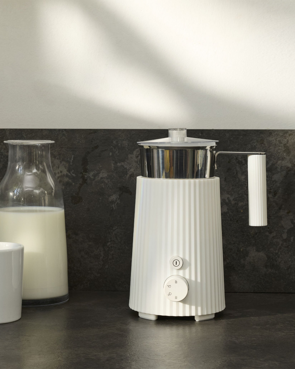 Многофункциональный вспениватель молока Alessi Plissé, Black