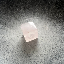 Подвеска. Розовый кварц