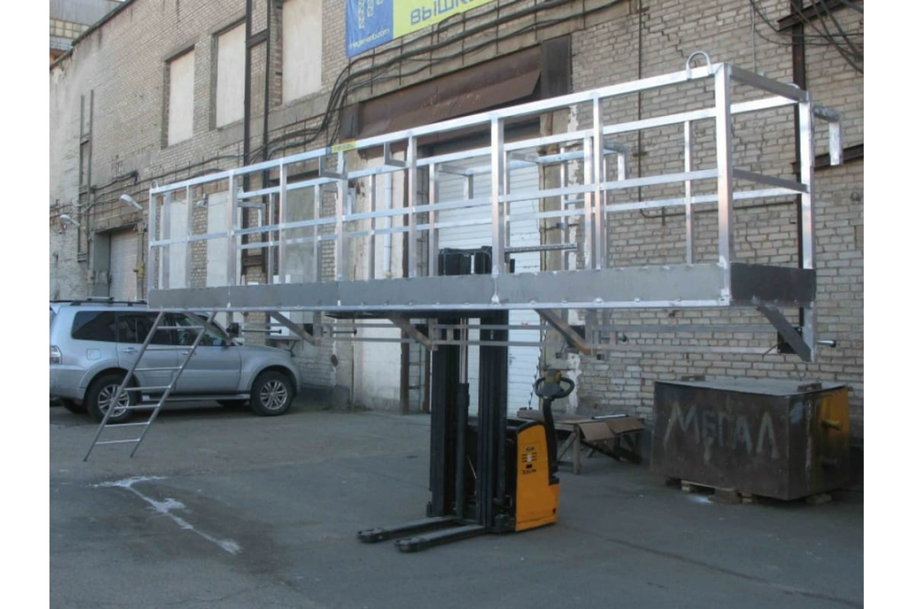 Площадка, навешиваемая на полувагон, боковая, алюминиевая MEGAL ПНПБА - 5400х900х1100 с лестницами