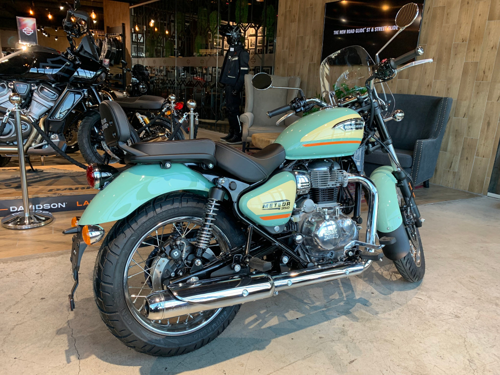 Royal Enfield Meteor 350 Aurora Green