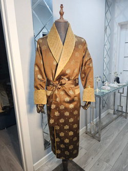 Халат из жаккарда со стеганными бортами