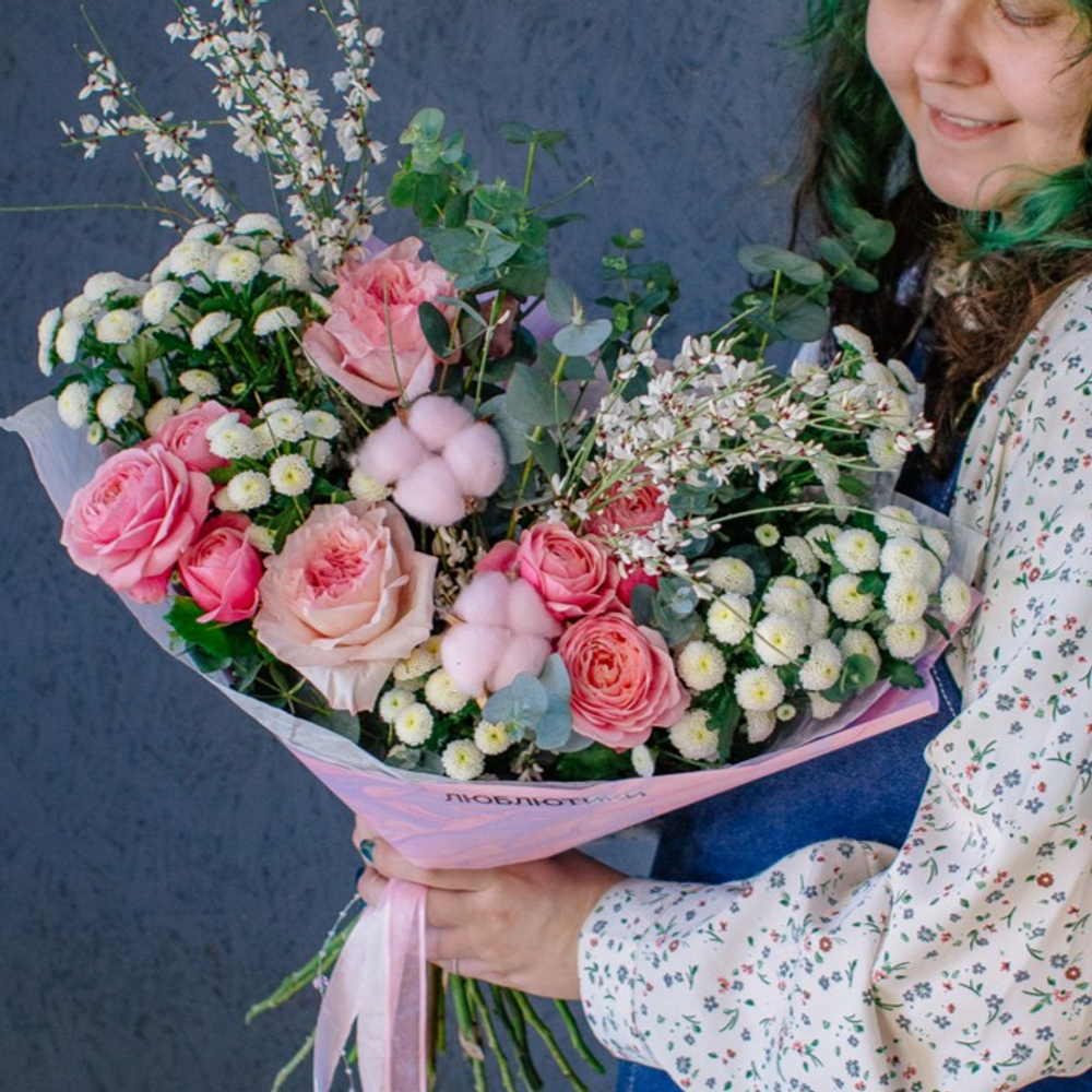 150. Нежный букет с пионовидной розой и хлопком