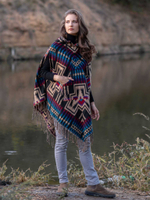 Пончо женское шерстяное с орнаментом