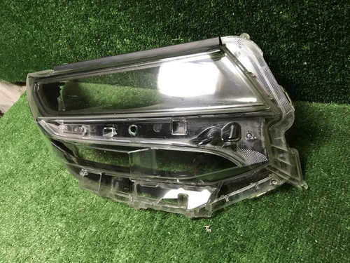 Стекло фары правое Toyota Alphard 3 (2017-2023)